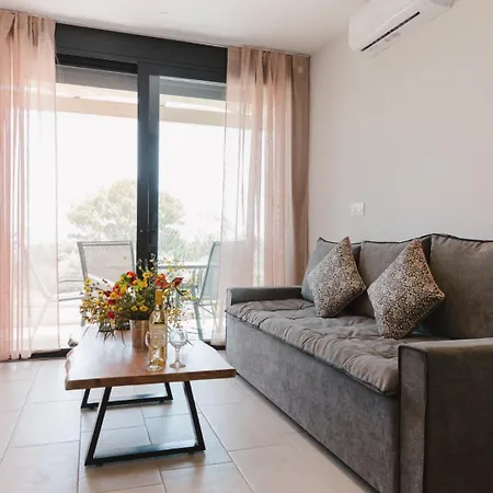 Ariti Luxury 아파트